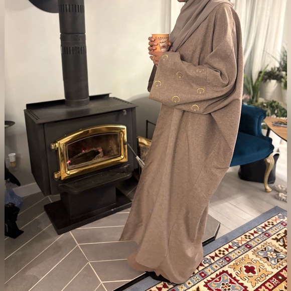 Elegant Gray Abaya or Duster Kimono with Gold Accents - Picture 4 of 5